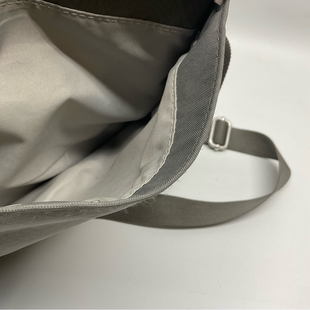 Baggallini Comrade Crossbody Purse Bag Dark Gray Multi Pockets EUC Travel - Picture 3 of 7